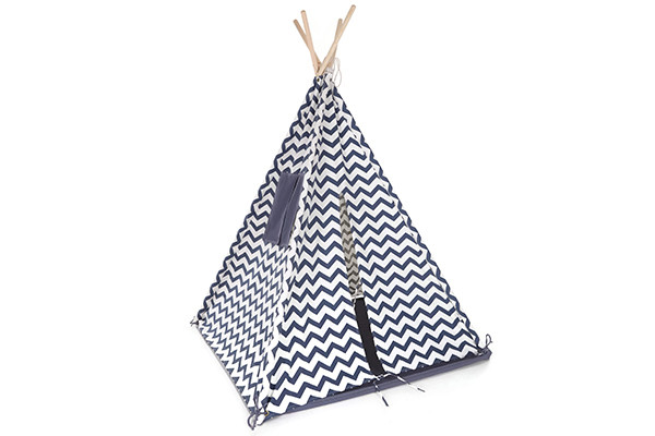 Het raam kan open en dicht (sluiting met klittenband).