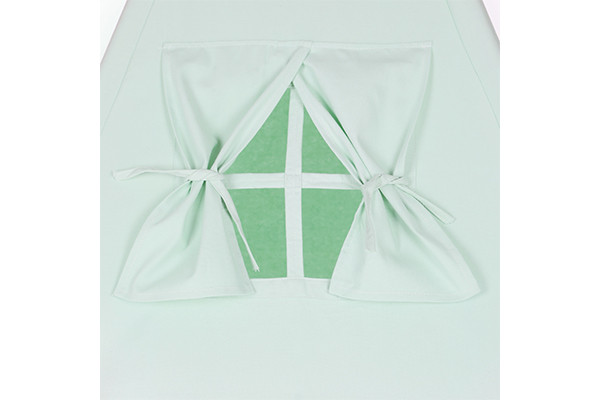 Gordijnen kunnen open.