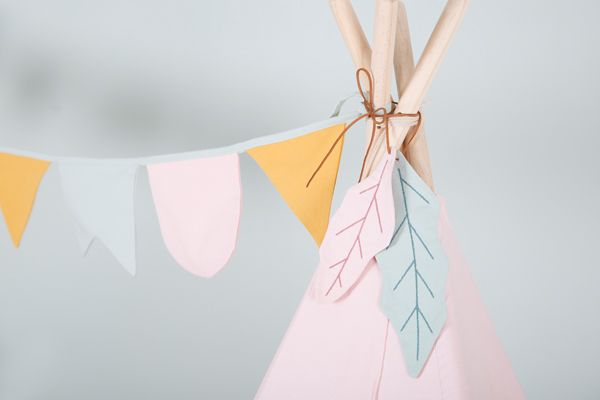 Ook accessoires zoals veertjes horen bij de tent.